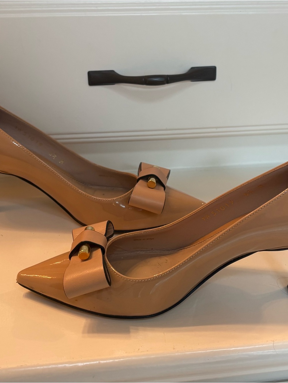 Stuart Weitzman Patent Nude Bow Pointed-Toe Pumps - Picture 2 of 5